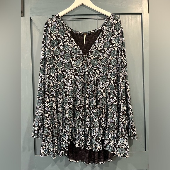 Free People Tops - Free People Olivia Blue Floral Printed Tunic Top Long Sleeve V-Neck Size Medium